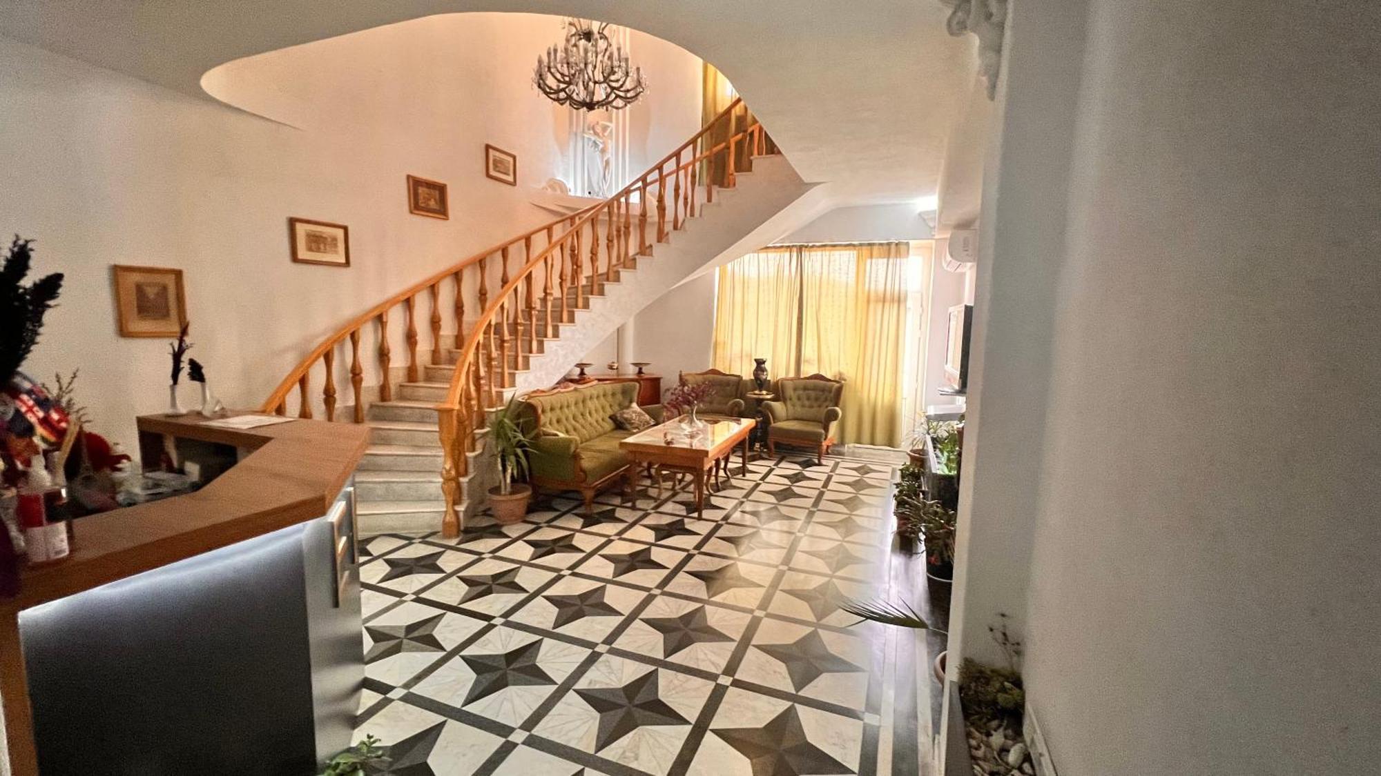Elross Hotel Jerevan Buitenkant foto