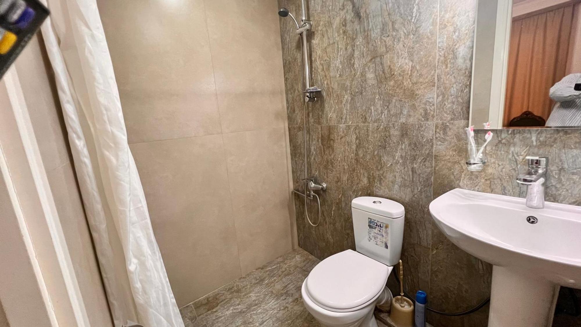 Elross Hotel Jerevan Buitenkant foto