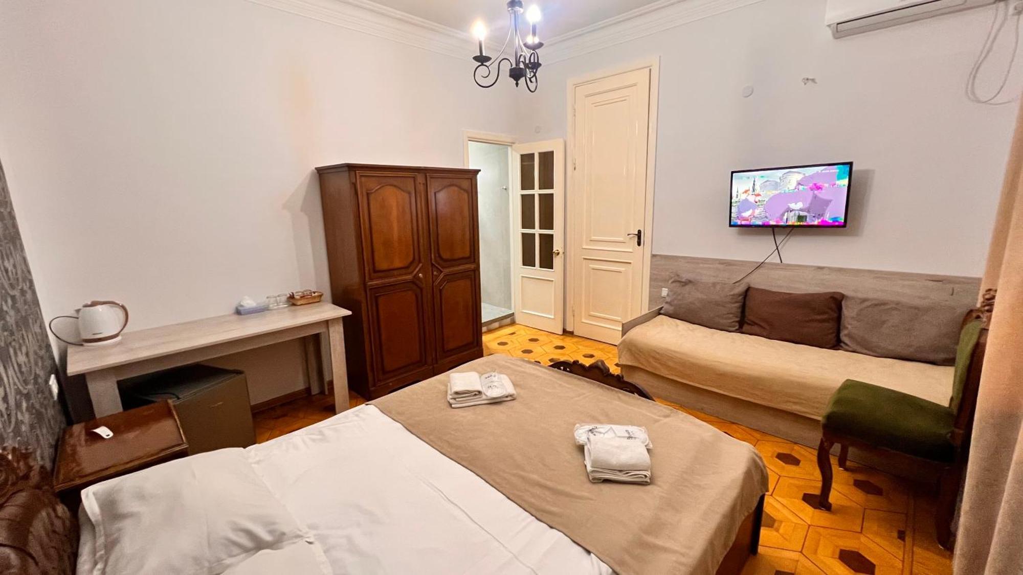 Elross Hotel Jerevan Buitenkant foto