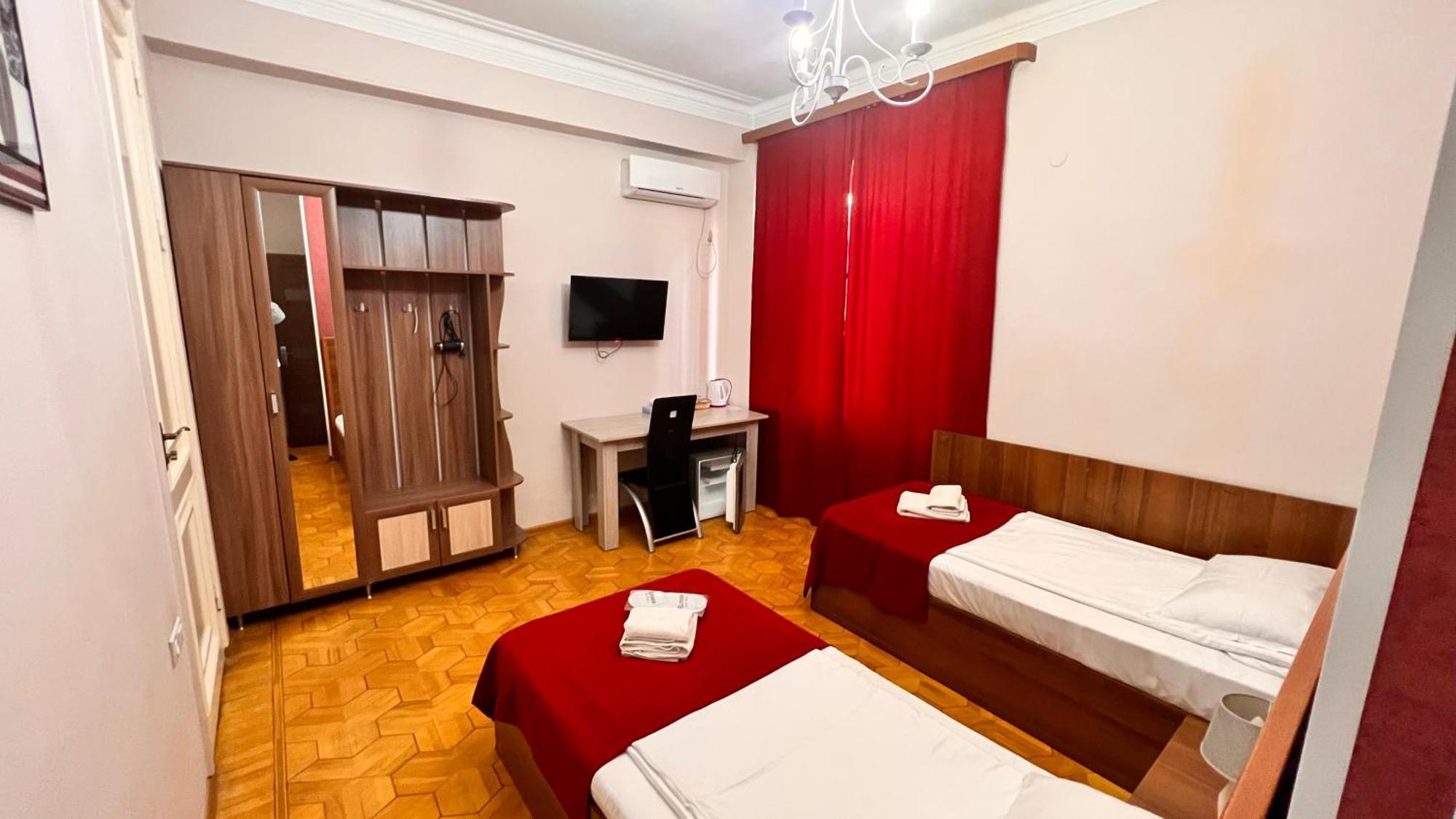 Elross Hotel Jerevan Buitenkant foto