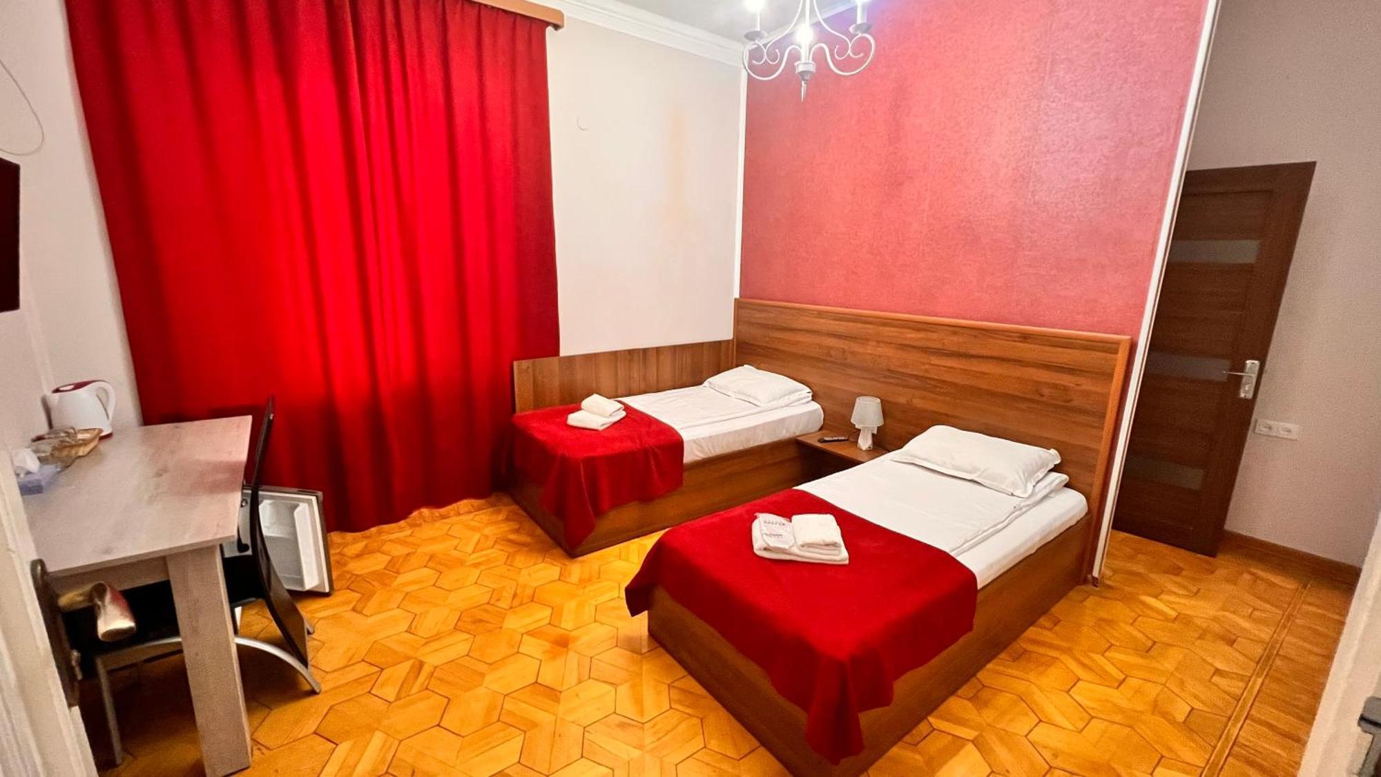 Elross Hotel Jerevan Buitenkant foto