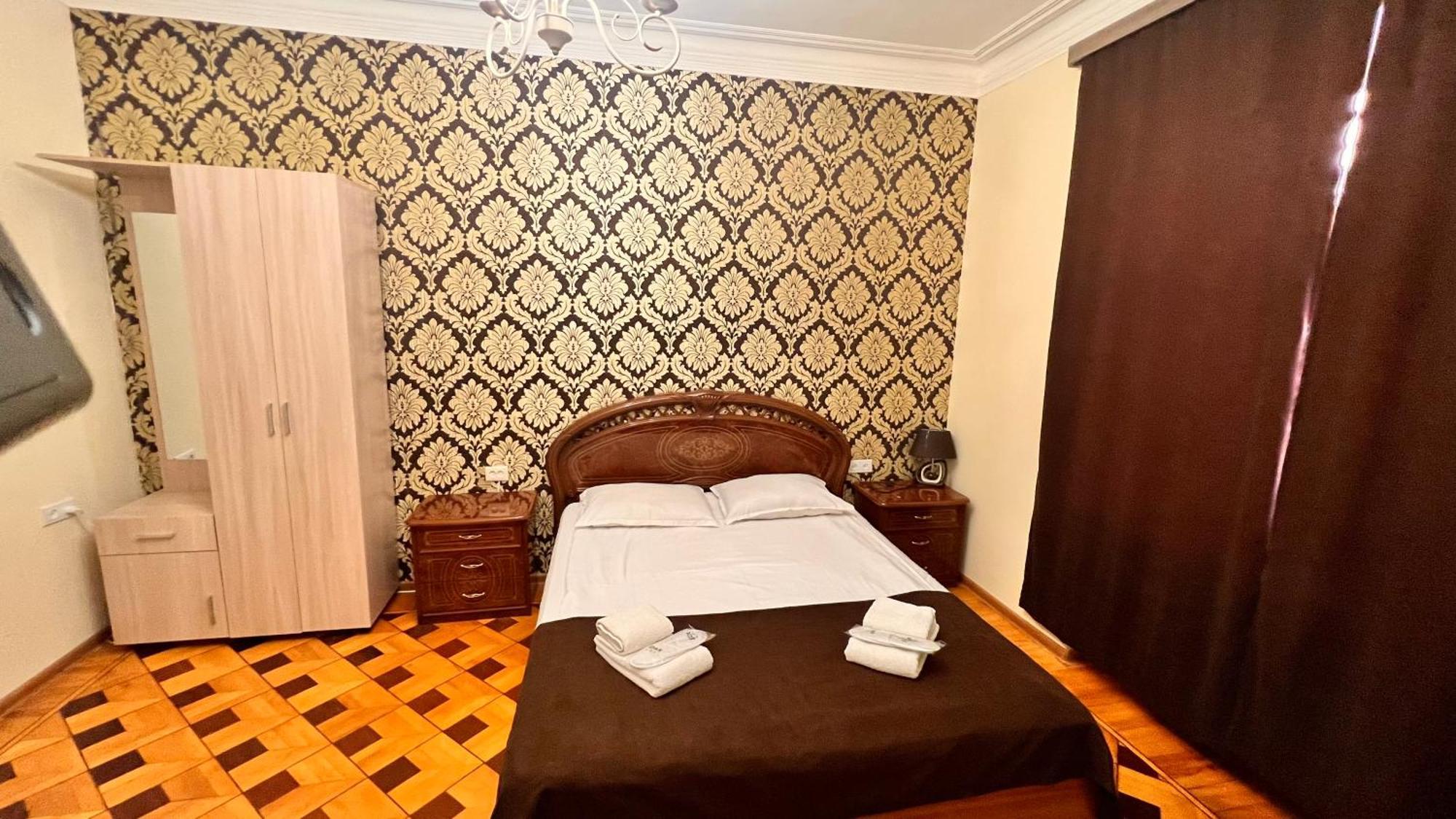 Elross Hotel Jerevan Buitenkant foto