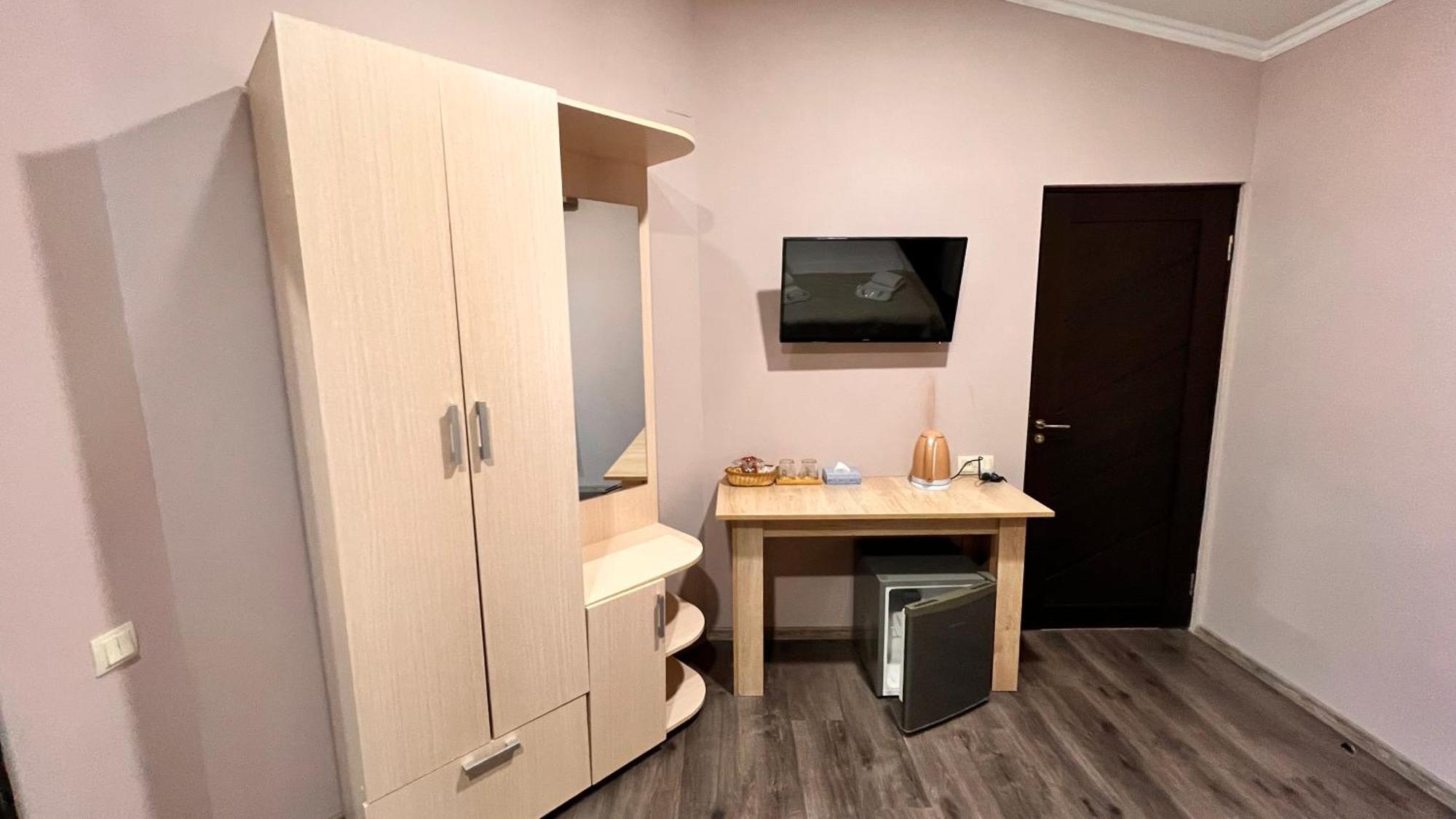 Elross Hotel Jerevan Buitenkant foto