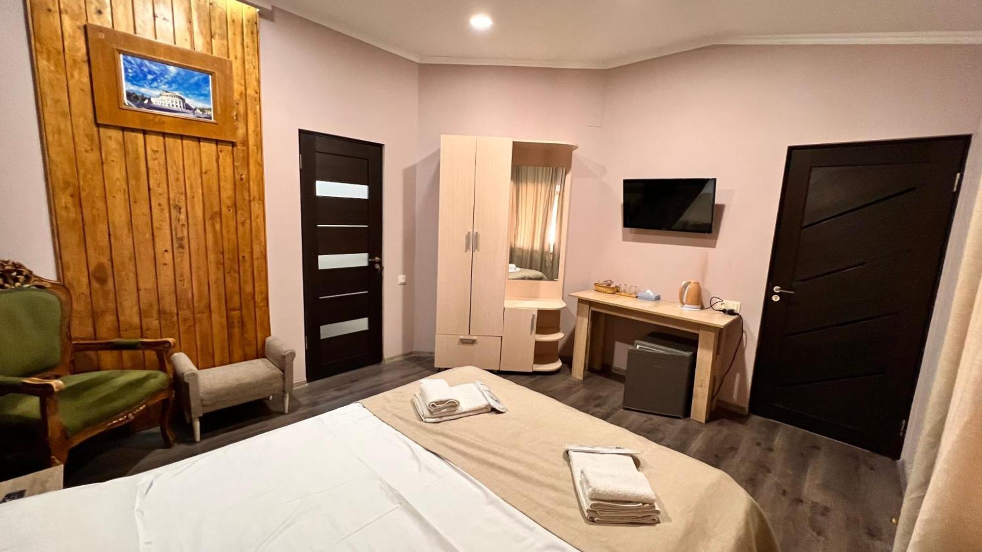 Elross Hotel Jerevan Buitenkant foto